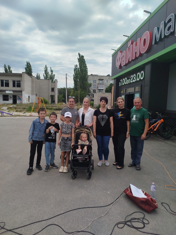 Творчі волонтери міста, що окрилює зібрали кошти для потреб військової частини, де служить наш земляк Роман Секмедин