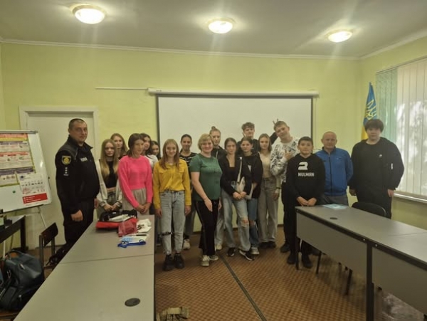 У ПТУ № 16  м. Мала Виска для здобувачів освіти групи 19 "Кухар. Кондитер " відбулося практичне тренінгове заняття на тему &laquo;Екстрена домедична допомога&raquo;