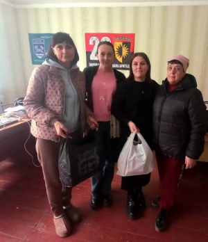 Працівниками Миролюбівського СБК-філії КЗ "Будинок культури Маловисківської міської ради" було організовано та проведено збір необхідних речей та продуктів харчування для Захисників