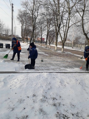 Працівники комунального підприємства КП &laquo;Мала Виска МКП&raquo; продовжують роботи по очищенню міста Мала Виска від снігу та льоду