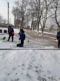 Працівники комунального підприємства КП &laquo;Мала Виска МКП&raquo; продовжують роботи по очищенню міста Мала Виска від снігу та льоду