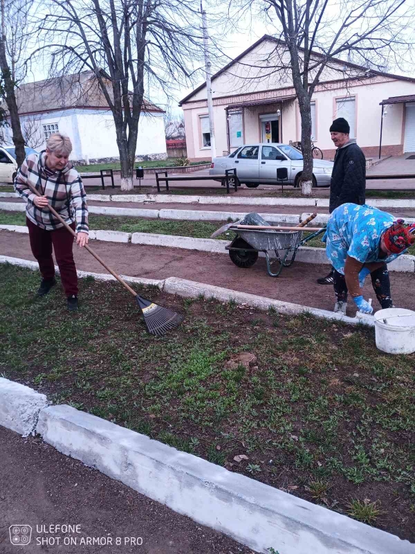 Роботи з благоустрою тривають у Лозуватці  та Мануйлівці