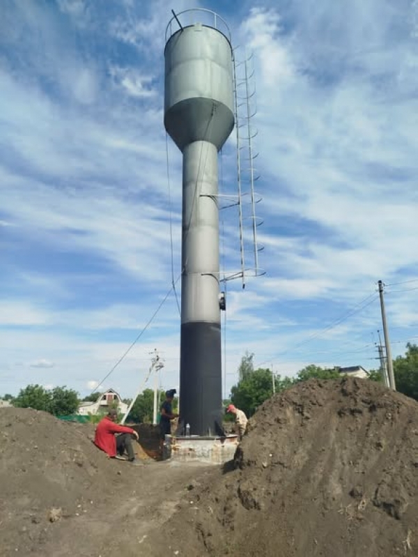 По вулиці  Містечковій у м.Мала Виска проводяться роботи по встановленню нової водонапірної башти